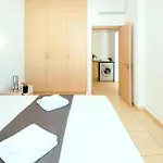 Alicia - Coralli Beachfront 帕拉利米尼