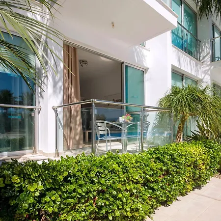 Alicia - Coralli Beachfront