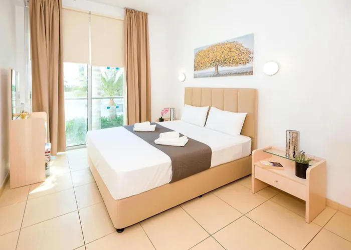 Alicia - Coralli Beachfront * Paralimni