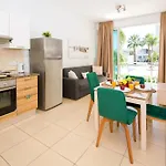 Alicia - Coralli Beachfront * Paralimni