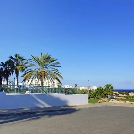 Alicia - Coralli Beachfront Holiday home *