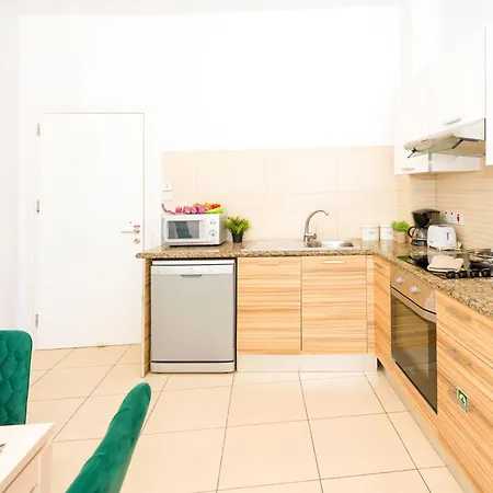 Alicia - Coralli Beachfront * Paralímni