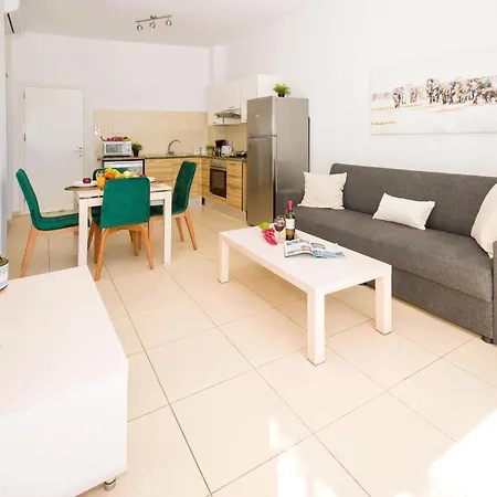 Alicia - Coralli Beachfront *