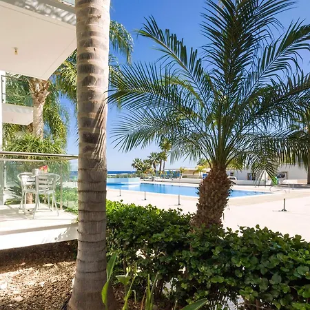 Alicia - Coralli Beachfront * Paralimni