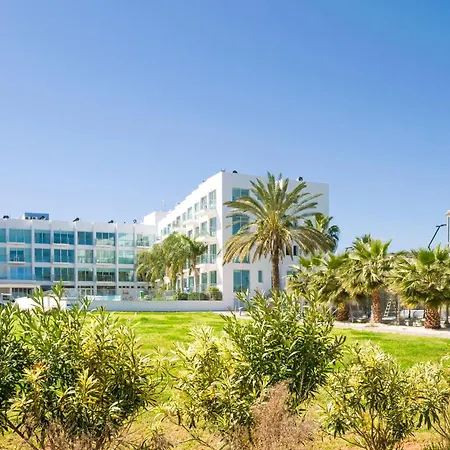 Alicia - Coralli Beachfront * Paralimni