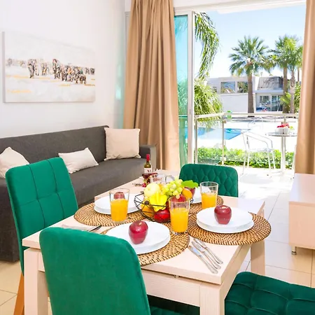 Alicia - Coralli Beachfront Paralimni