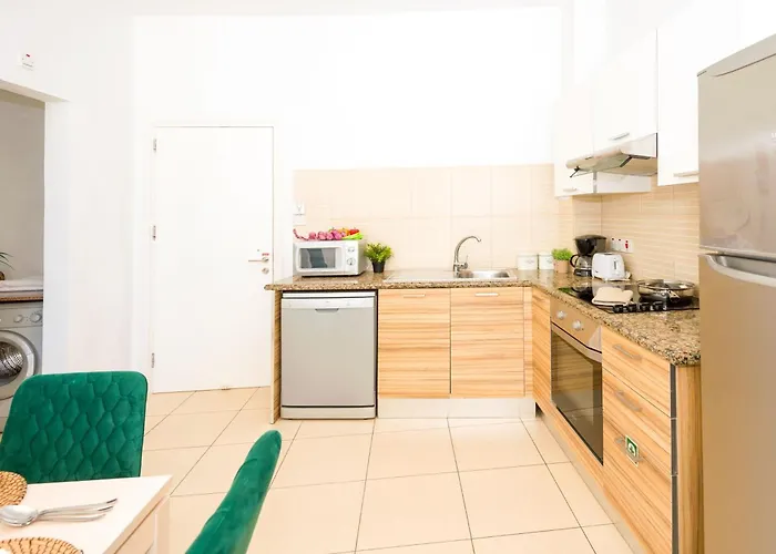 Alicia - Coralli Beachfront * Παραλίμνι