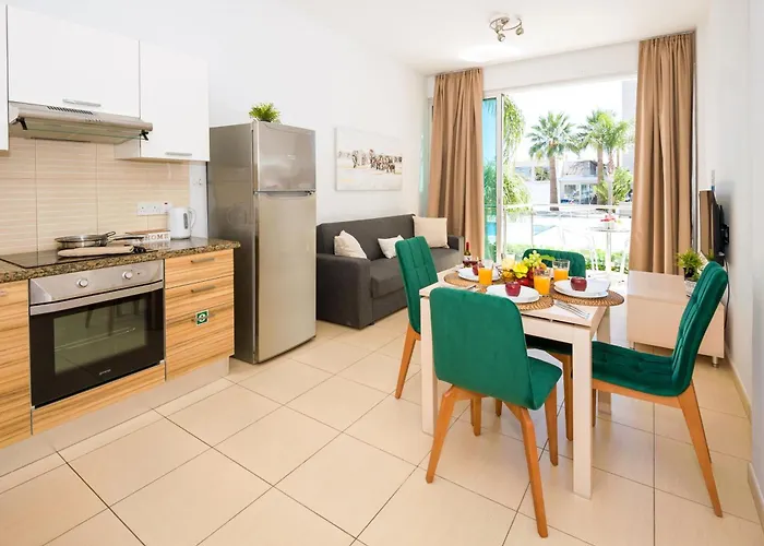 Alicia - Coralli Beachfront * Παραλίμνι