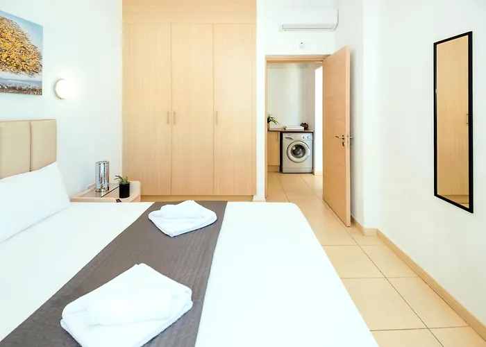 Alicia - Coralli Beachfront Παραλίμνι