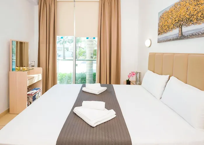 Alicia - Coralli Beachfront Παραλίμνι