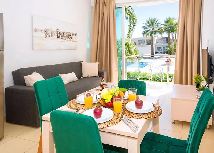 Alicia - Coralli Beachfront Παραλίμνι